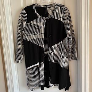 IC by Connie-K Black & White Geometric Lagenlook Top
